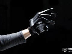 甯朵笂VR鎵嬪 鍦ㄦ父鎴蹭笘鐣屾劅鍙楀埌鐪熷鐨勮Ц鎰熷拰鍕曚綔