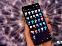 iPhone Xδ܎OLEDĻ Rpaͽr